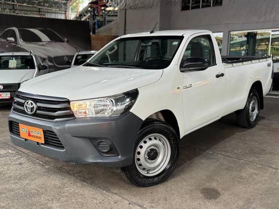 TOYOTA HILUX 2.8 D-4D TURBO DIESEL CS 4X4 MANUAL
